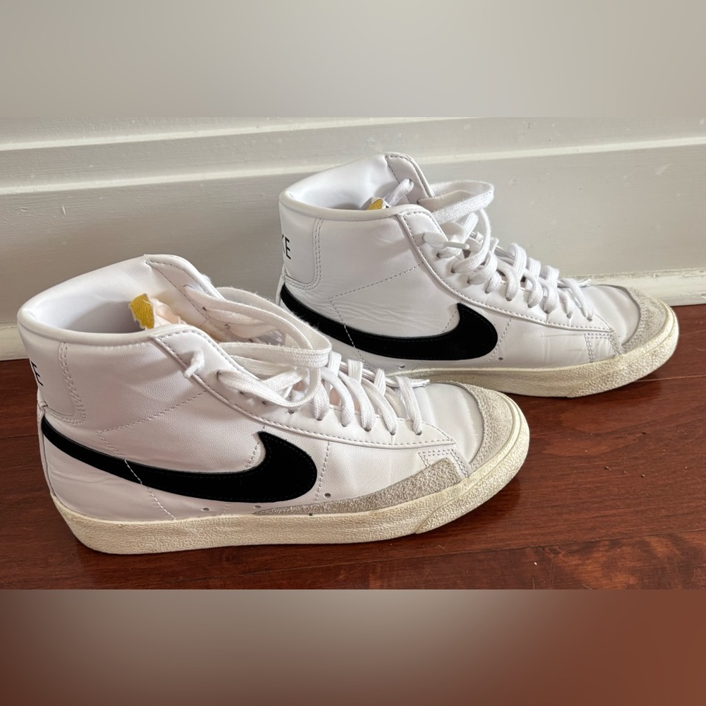 Nike Blazers Mid ‘77 High-Top Sneakers in White, Grey & Black, size 8